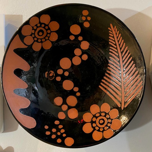 Redware resist pottery bowl with hanger with flowers and fronds - Picture 1 of 4